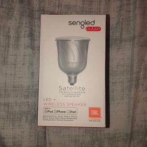 Light bulb/Bluetooth speaker